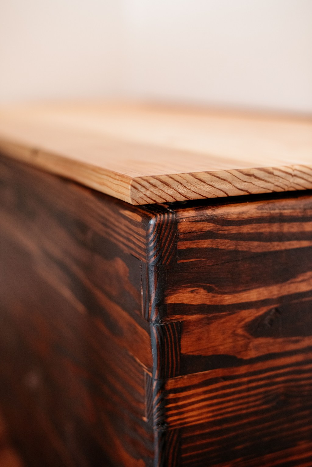 DIY Reclaimed lumber Kitchen Nook – Part #1 / Bench with&nbsp;storage